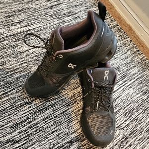 ON Cloudflyer Waterproof (RTV) - Women's Running Waterproof Shoes, Good as new!